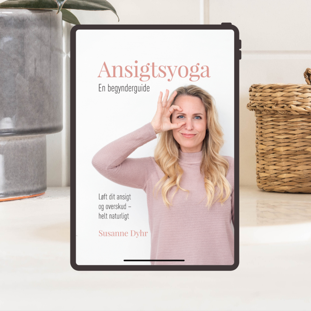 E-bogen Ansigtsyoga - En begynderguide af Susanne Dyhr vist på en tablet